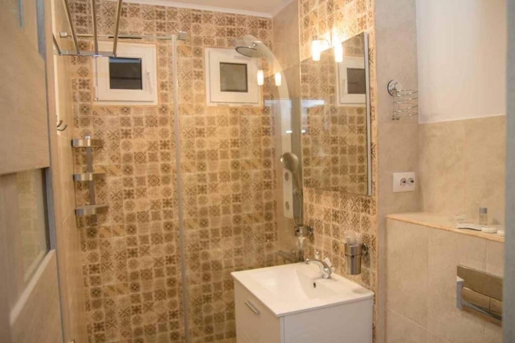 Colonial Touch Apartament Brașov Exterior foto